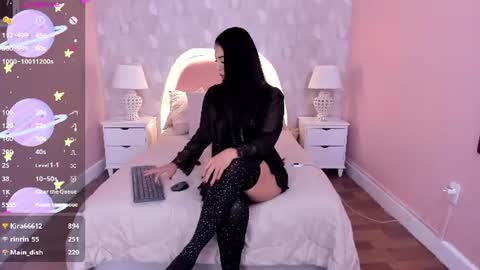 isabella__milf online show from June 10, 2026, 7:24 pm