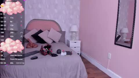 isabella__milf online show from June 21, 2026, 12:19 pm