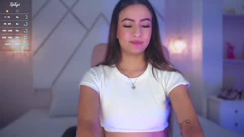 Snapshot of isabella__shine chatting on February 4, 2025, 3:26 pm Isa  online show from February 4, 2025, 3:26 pm