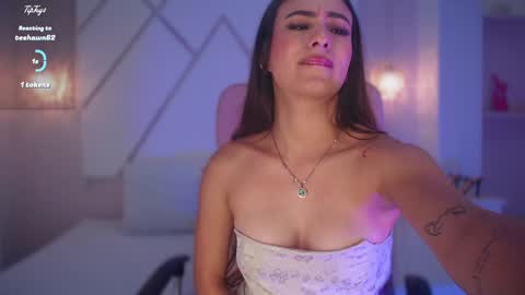 Snapshot of isabella__shine chatting on February 5, 2025, 10:12 pm Isa  online show from February 5, 2025, 10:12 pm