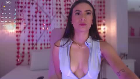 Snapshot of isabella__shine chatting on February 22, 2025, 1:57 pm Isa  online show from February 22, 2025, 1:57 pm