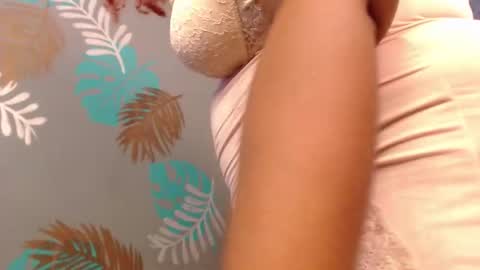 ISABELLA online show from November 1, 2025, 11:01 am