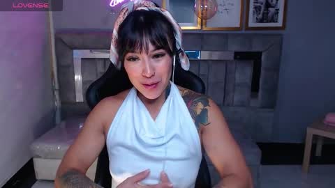 Snapshot of isabella_collen_v chatting on October 15, 2025, 1:22 pm Hi Stream 800am to 200pm online show from October 15, 2025, 1:22 pm