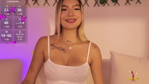 Snapshot of isabella_cox__ chatting on January 22, 2025, 11:45 am Isabella online show from January 22, 2025, 11:45 am