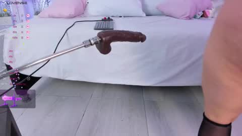 Isa online show from November 22, 2025, 4:11 am