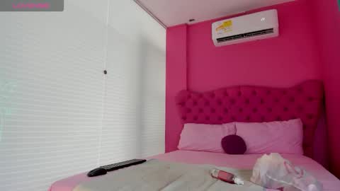 Snapshot of isabella_glam chatting on September 27, 2025, 6:46 pm Isabella  online show from September 27, 2025, 6:46 pm