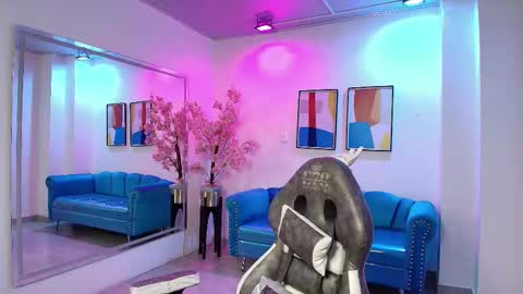 Isabella online show from September 9, 2025, 3:28 am