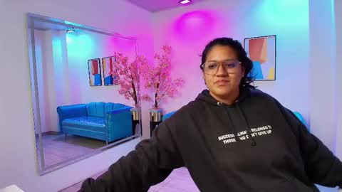 Isabella online show from September 10, 2025, 3:39 am