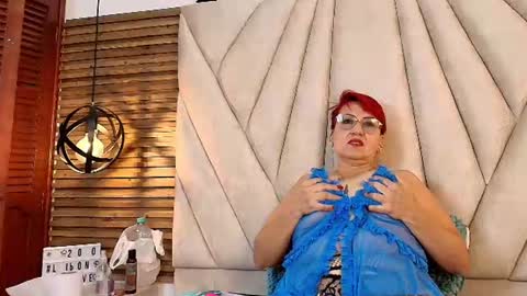 isabella_luxet online show from June 11, 2026, 2:15 pm