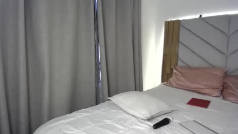 Isabella online show from March 18, 2026, 3:04 pm