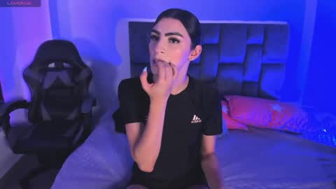 Snapshot of isabella_moon9 chatting on April 22, 2026, 11:56 am Isabella Moon9 online show from April 22, 2026, 11:56 am