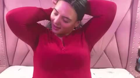 Snapshot of isabella_mora_ chatting on May 21, 2026, 3:35 am Isabella online show from May 21, 2026, 3:35 am