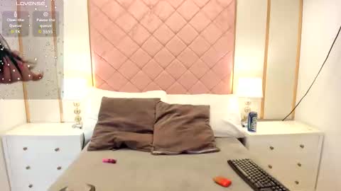 Isabella online show from February 16, 2026, 3:24 am