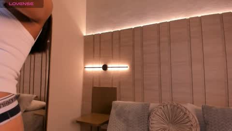 isa  online show from September 11, 2025, 7:47 pm