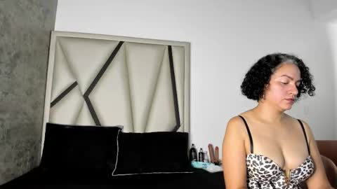 Snapshot of isabella_rosssi1 chatting on September 26, 2025, 4:05 am isabella_rosssi1 online show from September 26, 2025, 4:05 am