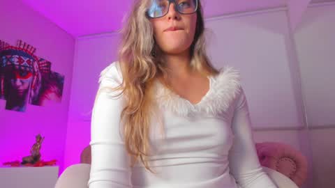 Isabella Rros online show from December 31, 2024, 9:53 am