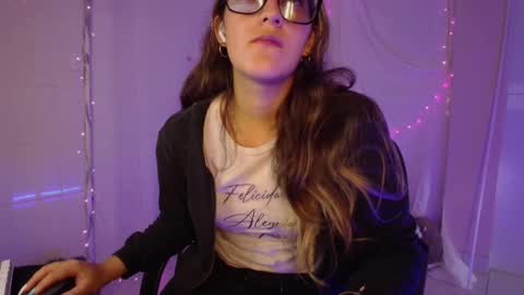 Isabella Rros online show from September 19, 2025, 1:01 pm