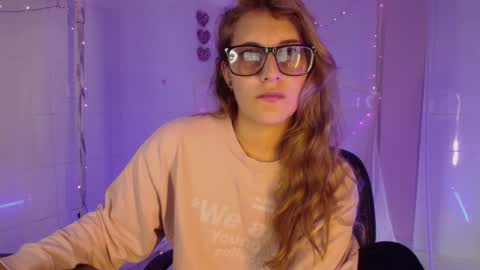 Isabella Rros online show from December 4, 2025, 2:37 pm
