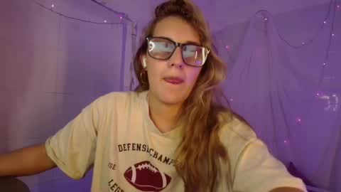 Isabella Rros online show from February 3, 2026, 11:43 pm