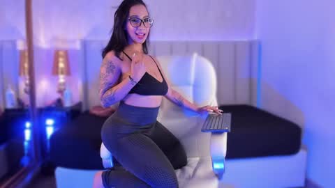Isa  online show from December 5, 2024, 12:41 am