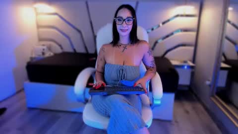 Isa  online show from January 10, 2026, 9:30 pm