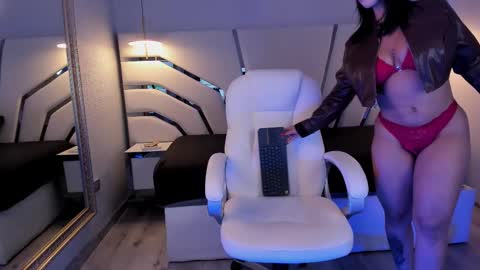 Isa  online show from January 18, 2026, 9:18 pm