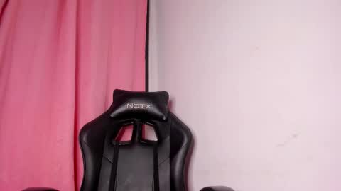 isabella online show from October 8, 2025, 2:20 am