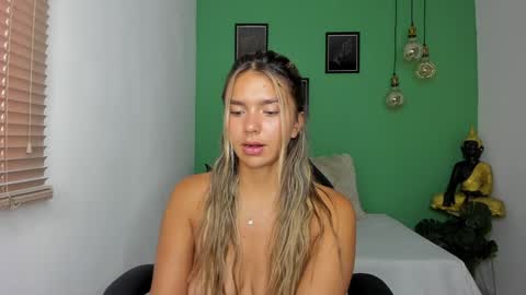 Isabella online show from January 28, 2025, 9:50 pm