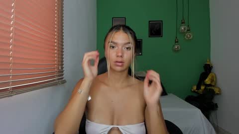 Isabella online show from February 5, 2025, 6:15 pm