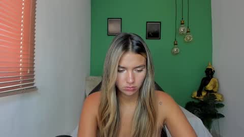 Isabella online show from February 26, 2025, 6:21 pm