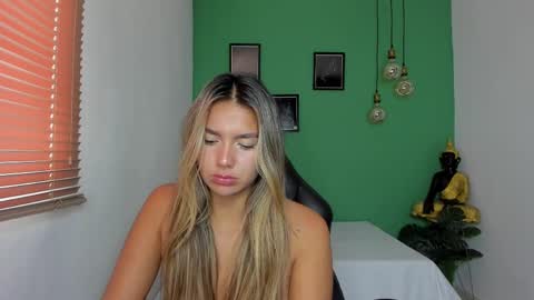 Isabella online show from February 27, 2025, 6:09 pm