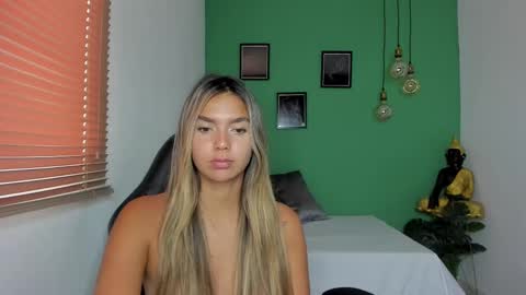 Isabella online show from February 27, 2025, 9:14 pm