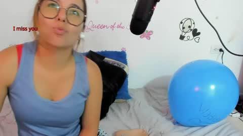 Snapshot of isabella_sweett_ chatting on April 1, 2026, 11:46 pm Isabella online show from April 1, 2026, 11:46 pm