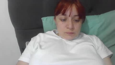 isabellaa_hills_ online show from November 28, 2025, 1:47 pm