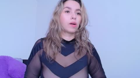 isabellaa_smith03 online show from June 6, 2026, 9:30 pm