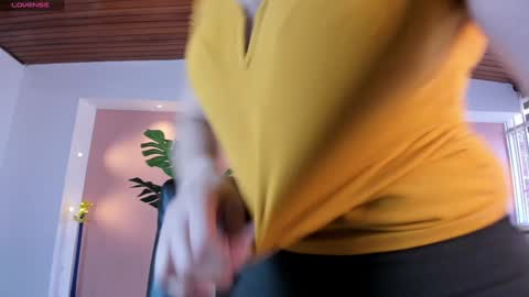 Snapshot of isabellaajoness chatting on February 3, 2025, 12:25 pm Isabella  Everyday From 0530 to 1430 Col Time online show from February 3, 2025, 12:25 pm