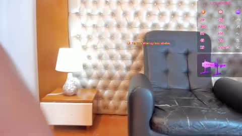 isabellaalux_ online show from June 30, 2026, 9:38 pm