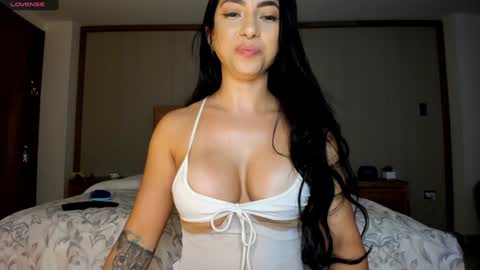 Snapshot of isabellabeker_ chatting on December 4, 2024, 1:58 am ISABEL online show from December 4, 2024, 1:58 am