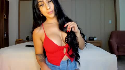 Snapshot of isabellabeker_ chatting on January 26, 2025, 10:24 pm ISABEL online show from January 26, 2025, 10:24 pm