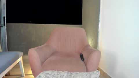 Snapshot of isabellabeker_ chatting on October 15, 2025, 6:35 am ISABEL online show from October 15, 2025, 6:35 am