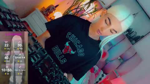 isabellagirs online show from June 3, 2026, 5:40 pm