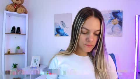 Isabella  online show from May 5, 2026, 2:47 pm