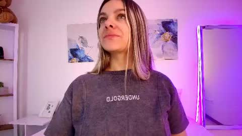 Snapshot of isabellaharley chatting on June 15, 2026, 1:35 pm Isabella online show from June 15, 2026, 1:35 pm