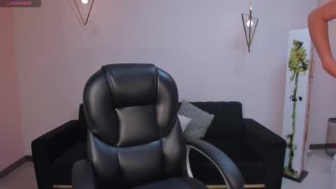 Isabella Kroft online show from March 8, 2025, 12:20 pm