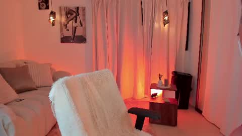 ISABELLA  online show from June 25, 2026, 5:39 pm