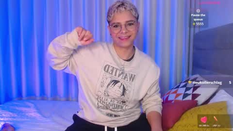 Isabella Mout  online show from November 26, 2025, 1:34 pm