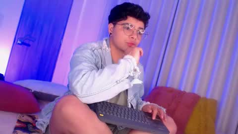 Isabella Mout  online show from February 10, 2026, 1:15 pm