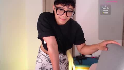 Isabella Mout  online show from February 17, 2026, 6:03 pm