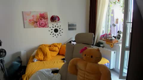 Isabella online show from September 12, 2025, 11:32 am