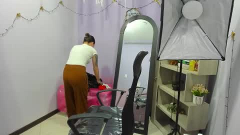 isebella online show from April 16, 2026, 1:01 pm